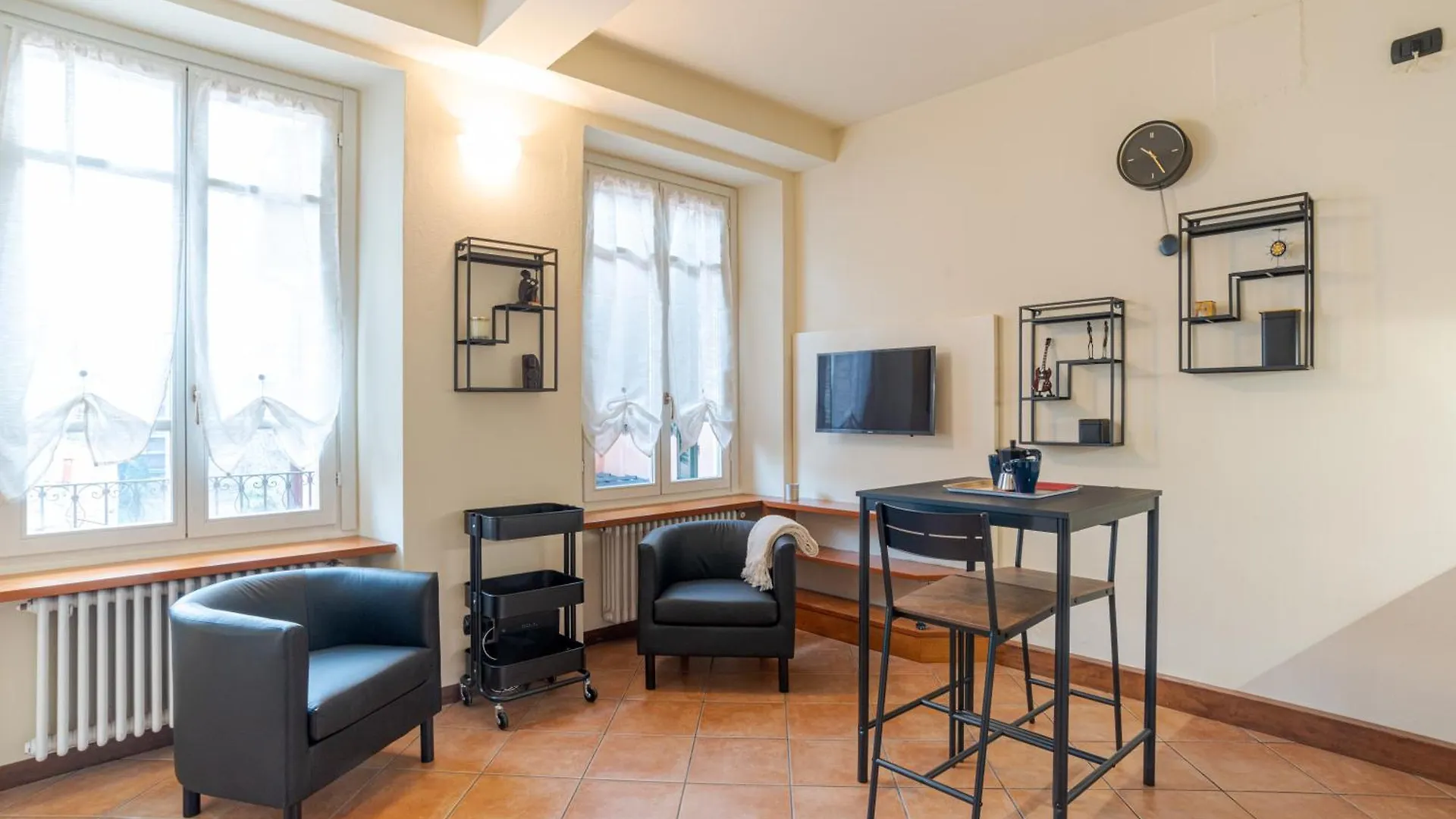 Cozy Apt With Balcony- Como City Center! Italy