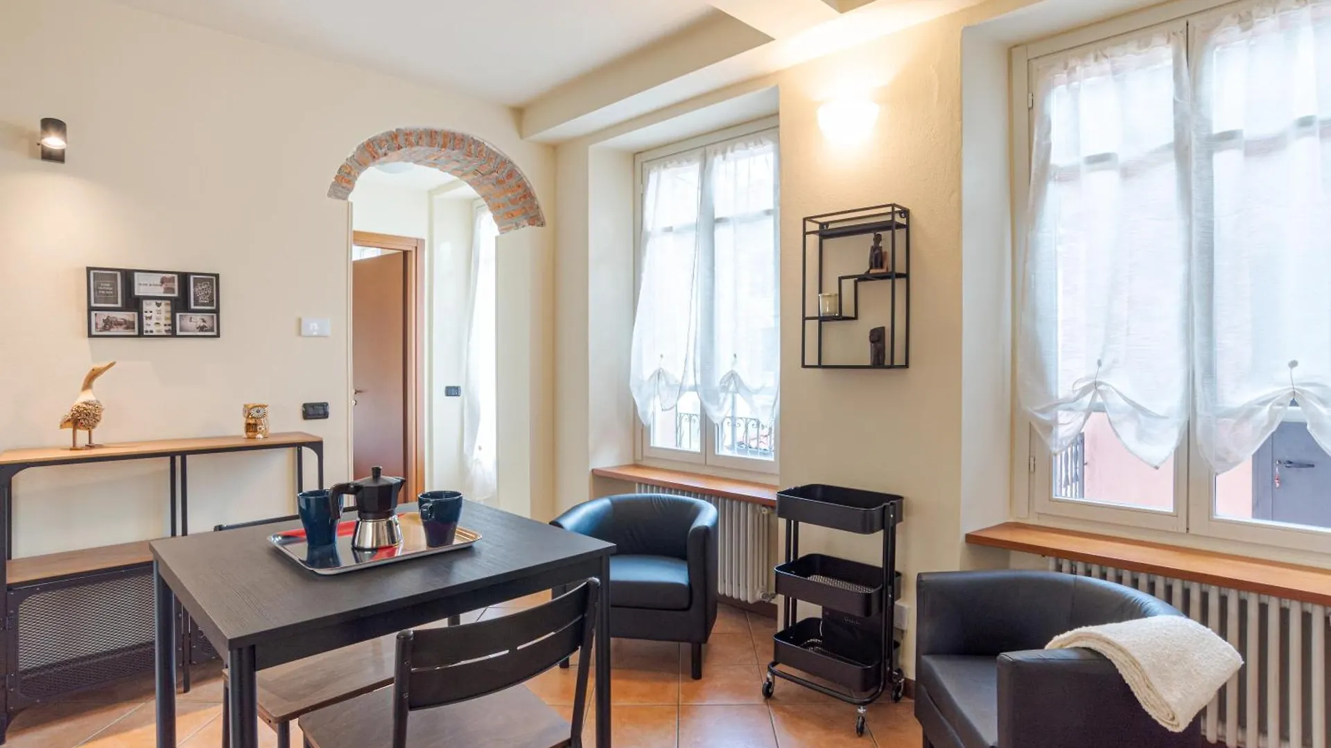 Apartment Cozy Apt With Balcony- Como City Center!