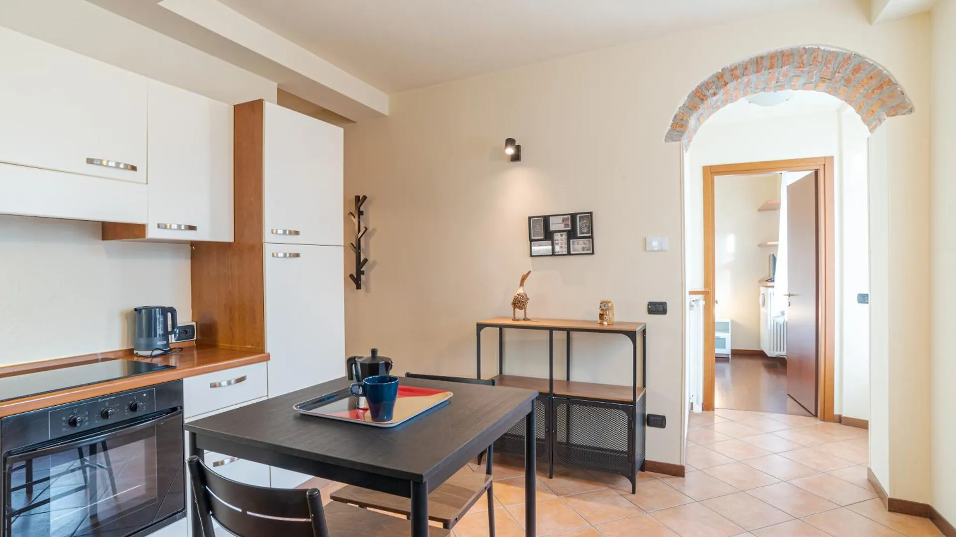 Cozy Apt With Balcony- Como City Center! Apartment