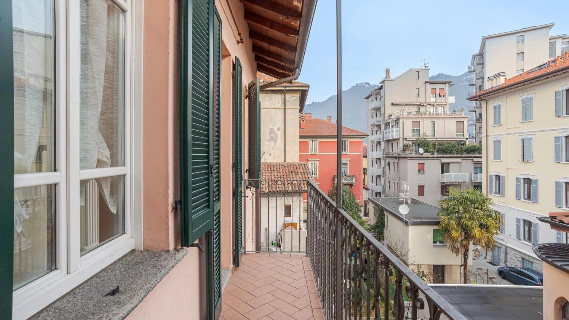 Cozy Apt With Balcony- Como City Center! Apartment