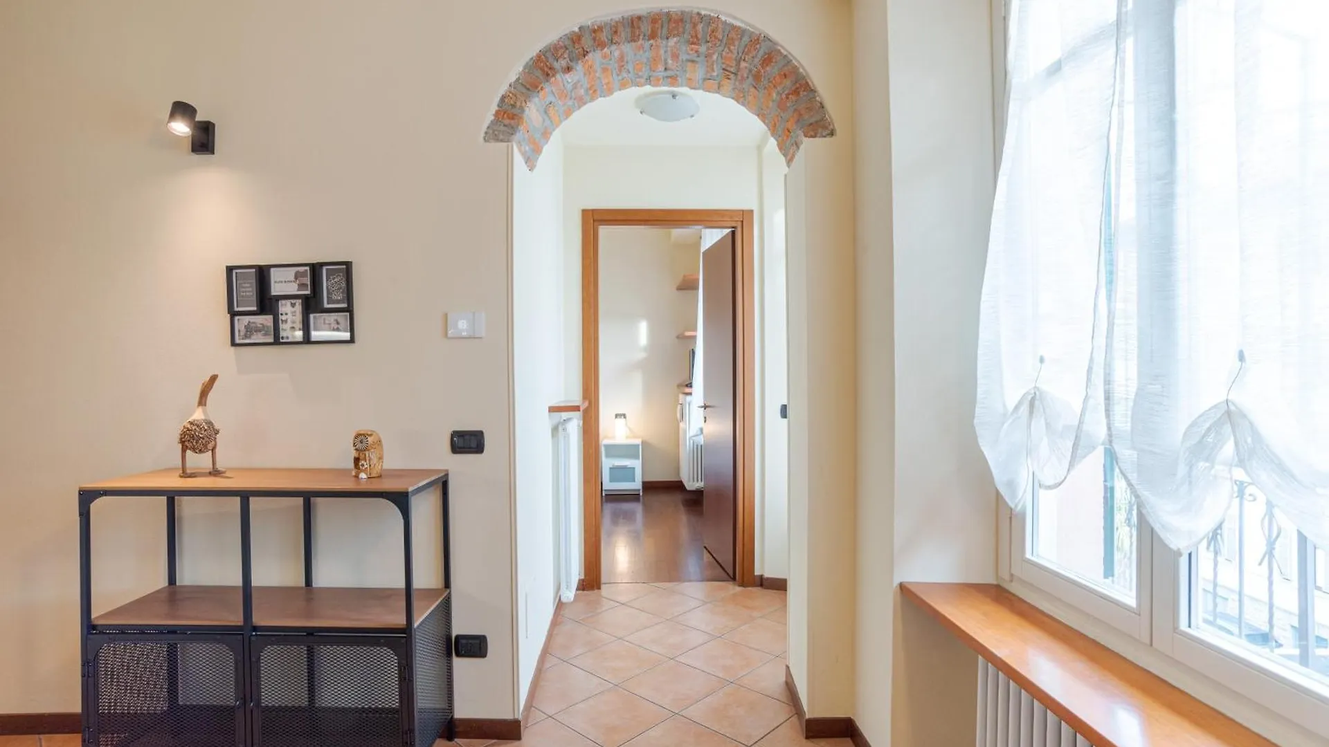 Apartment Cozy Apt With Balcony- Como City Center! Italy