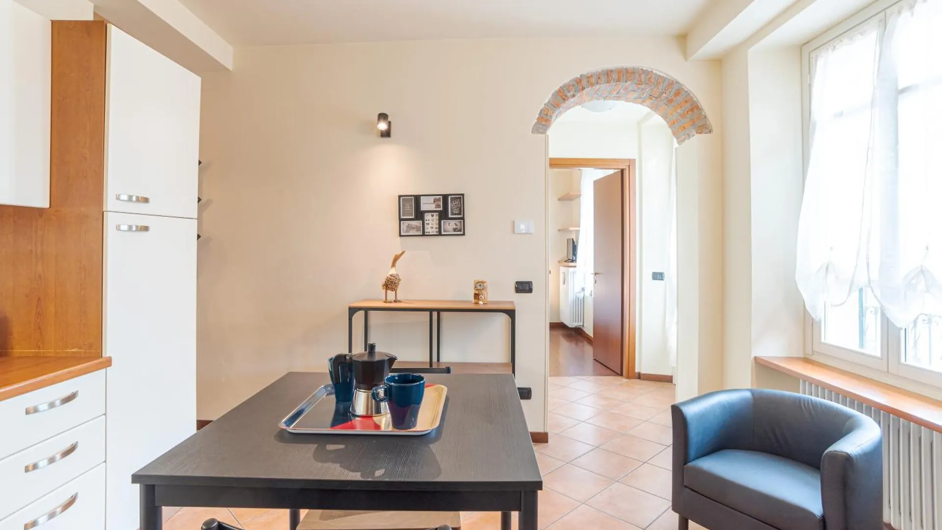 Cozy Apt With Balcony- Como City Center! 0*,