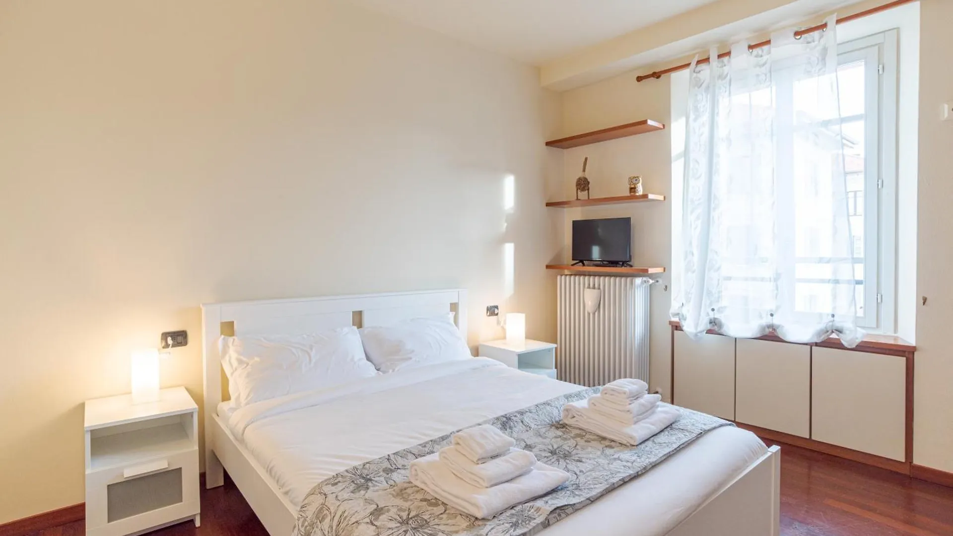 Apartment Cozy Apt With Balcony- Como City Center!