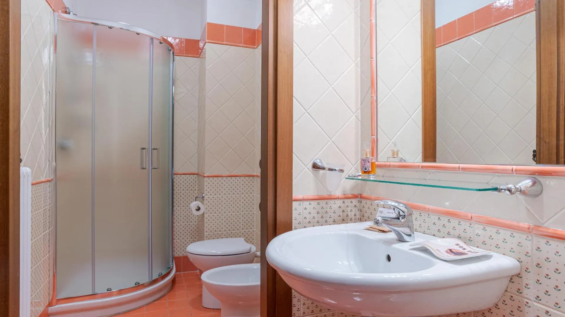 Apartment Cozy Apt With Balcony- Como City Center!